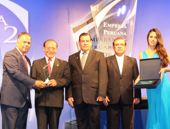  Universidad San Pedro recibe premio Empresa Peruana del 2012