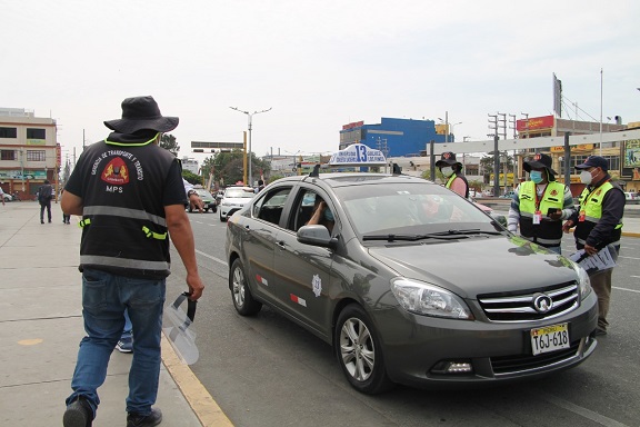 Municipio inició entrega de 62 mil protectores faciales a usuarios de transporte público