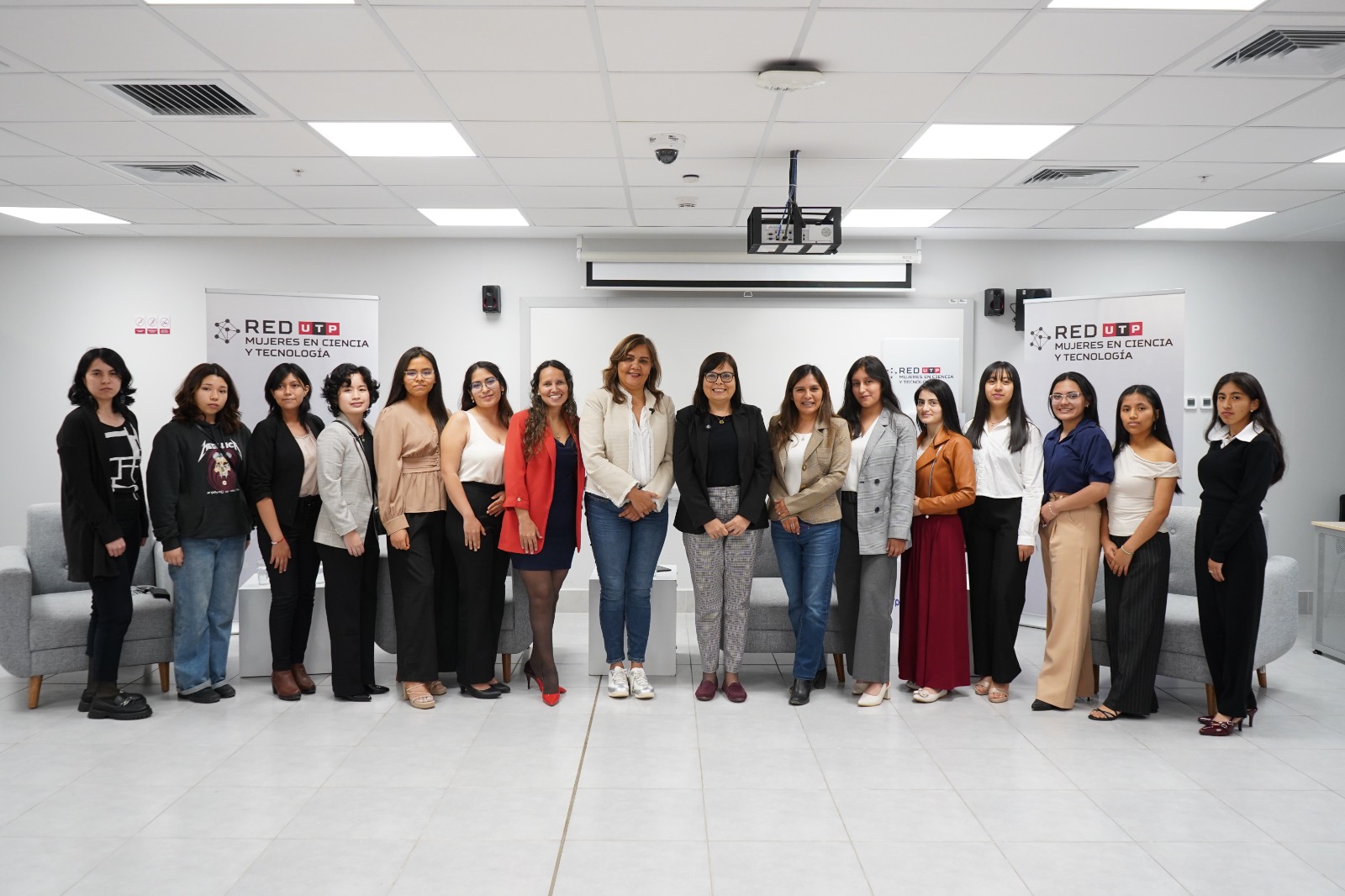 UTP presentó la Red de Mujeres en Ciencia y Tecnología en Chimbote
