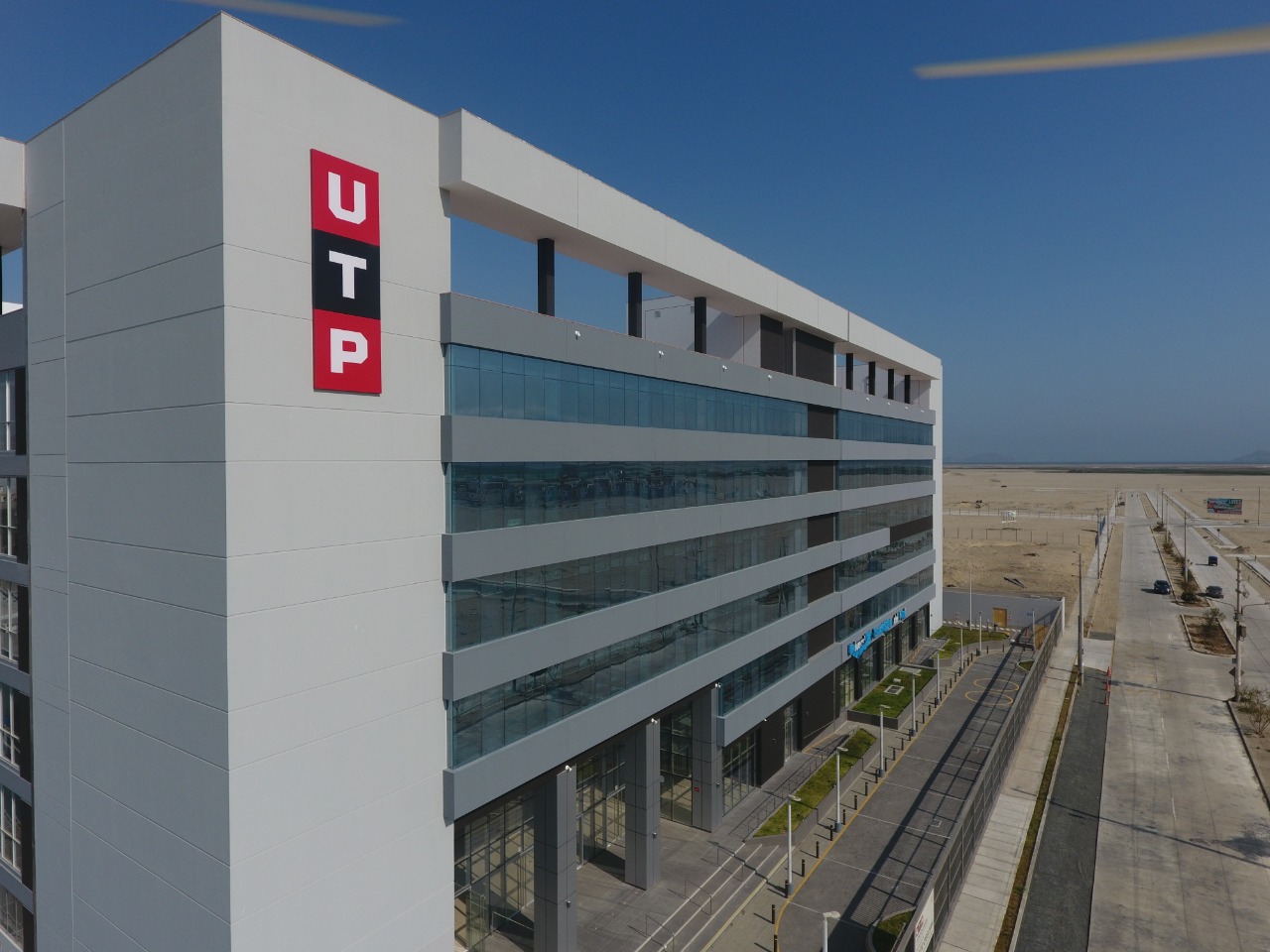 UTP anuncia convocatoria de becas para alumnos de colegios emblemáticos a nivel nacional 