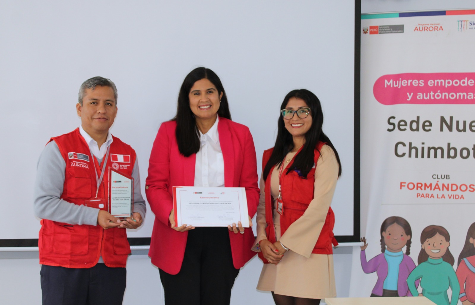 UTP y MIMP capacitaron a mujeres en temas de tecnología y habilidades  blandas