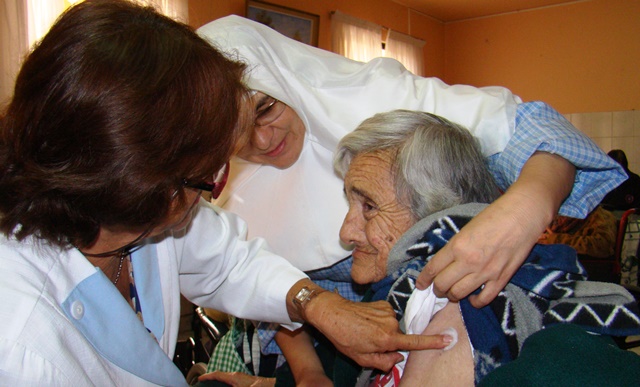  Llegan vacunas sólo para mayores de 60 años en riesgo