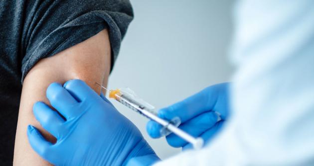 Esparch: “Dotación de vacunas se incrementará semanalmente en el mes de abril”