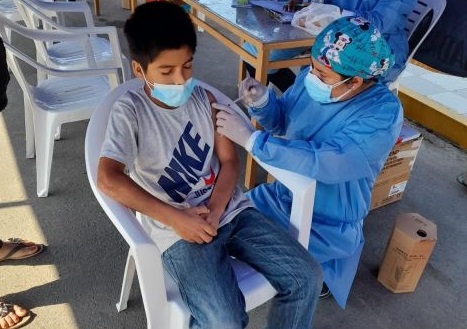 Adolescentes de 12 a 17 años recibirán tercera dosis contra el covid-19 desde mañana