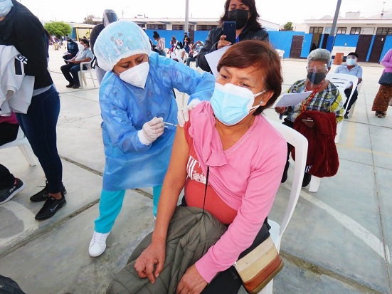 Samanco: adultos mayores de 60 años recibieron vacuna contra el covid-19
