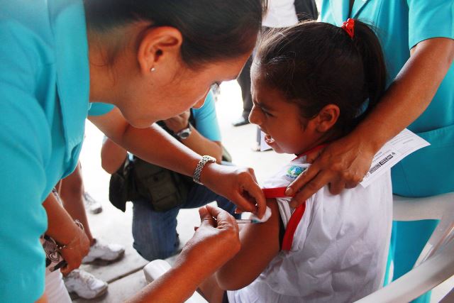 Red de Salud Pacífico Norte vacunará a niñas contra cáncer de cuello uterino
