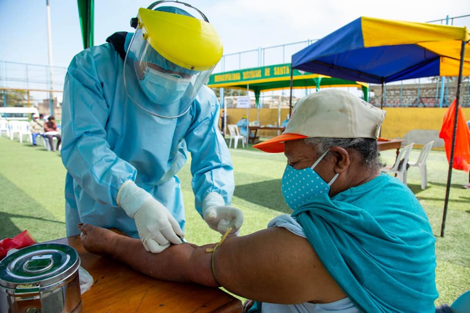 Chimbote: en 15 locales de vacunación y playas de estacionamiento vacunarán a adultos mayores