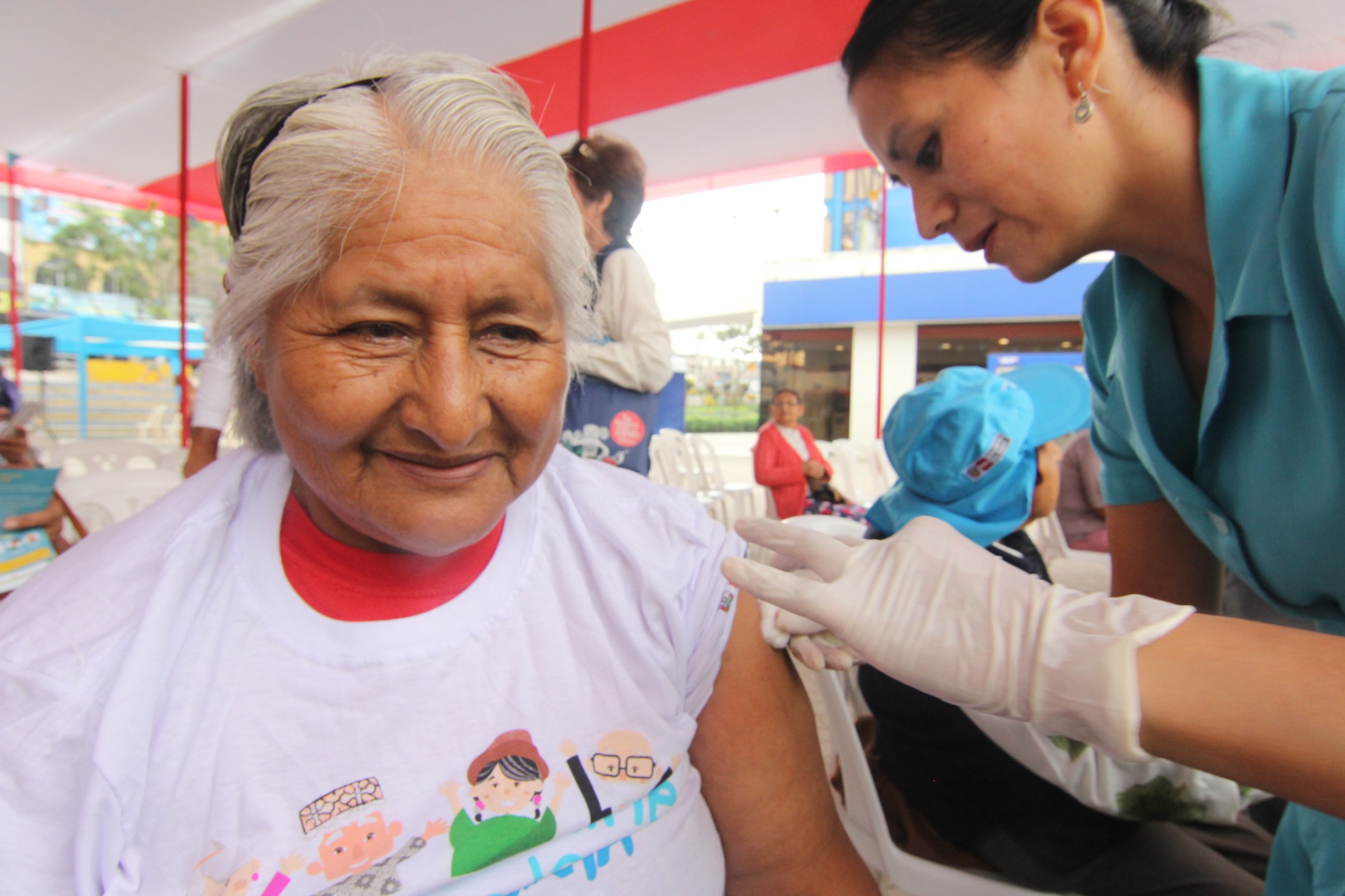 Más de 78 mil adultos mayores de Pensión 65  fueron vacunados contra la neumonía