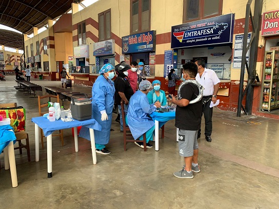 Implementan vacunatorio contra el covid-19 en el terminal terrestre de Chimbote