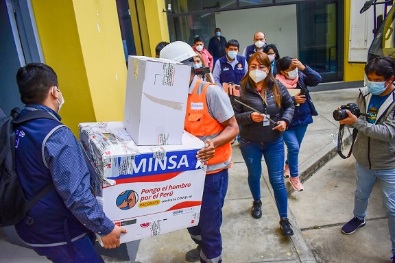 Ya están en Áncash las vacunas Pfizer para inmunizar a adultos mayores contra el covid-19