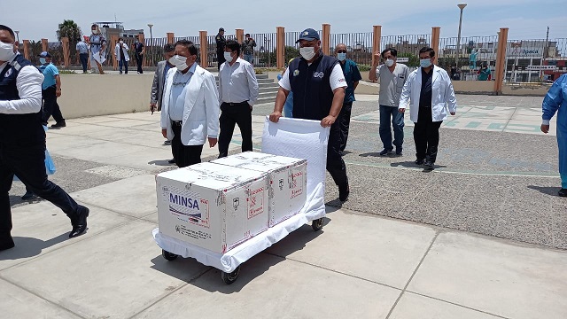 Hospital Regional de Nuevo Chimbote recibe vacunas Sinopharm para héroes de primera línea