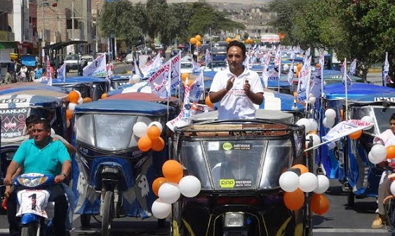   Valentín Fernández se compromete a crear seguro contra accidentes para mototaxistas