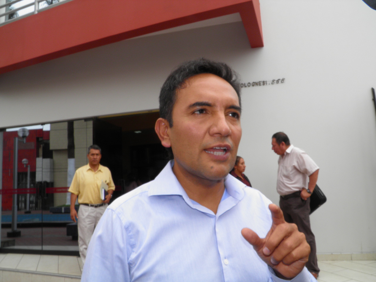 Alcalde de Nuevo Chimbote se "solidariza" con Victoria Espinoza