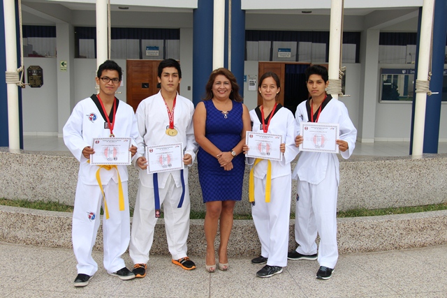 Estudiantes de Universidad César Vallejo triunfan en campeonato nacional de taekwondo