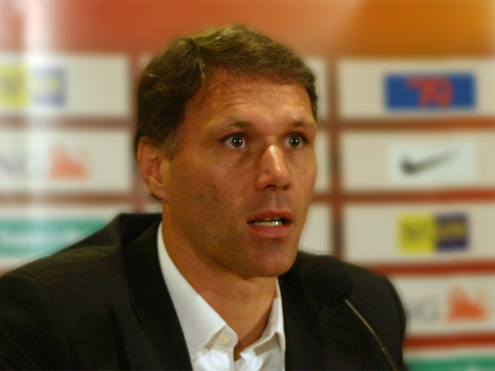 Van Basten promueve cambios sustanciales en el fútbol