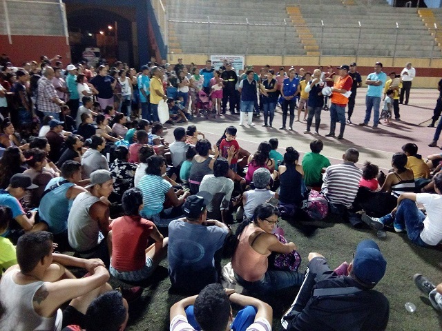 Gestionan traslado marítimo de 450 personas varadas en Chimbote por interrupción en la Panamericana Norte
