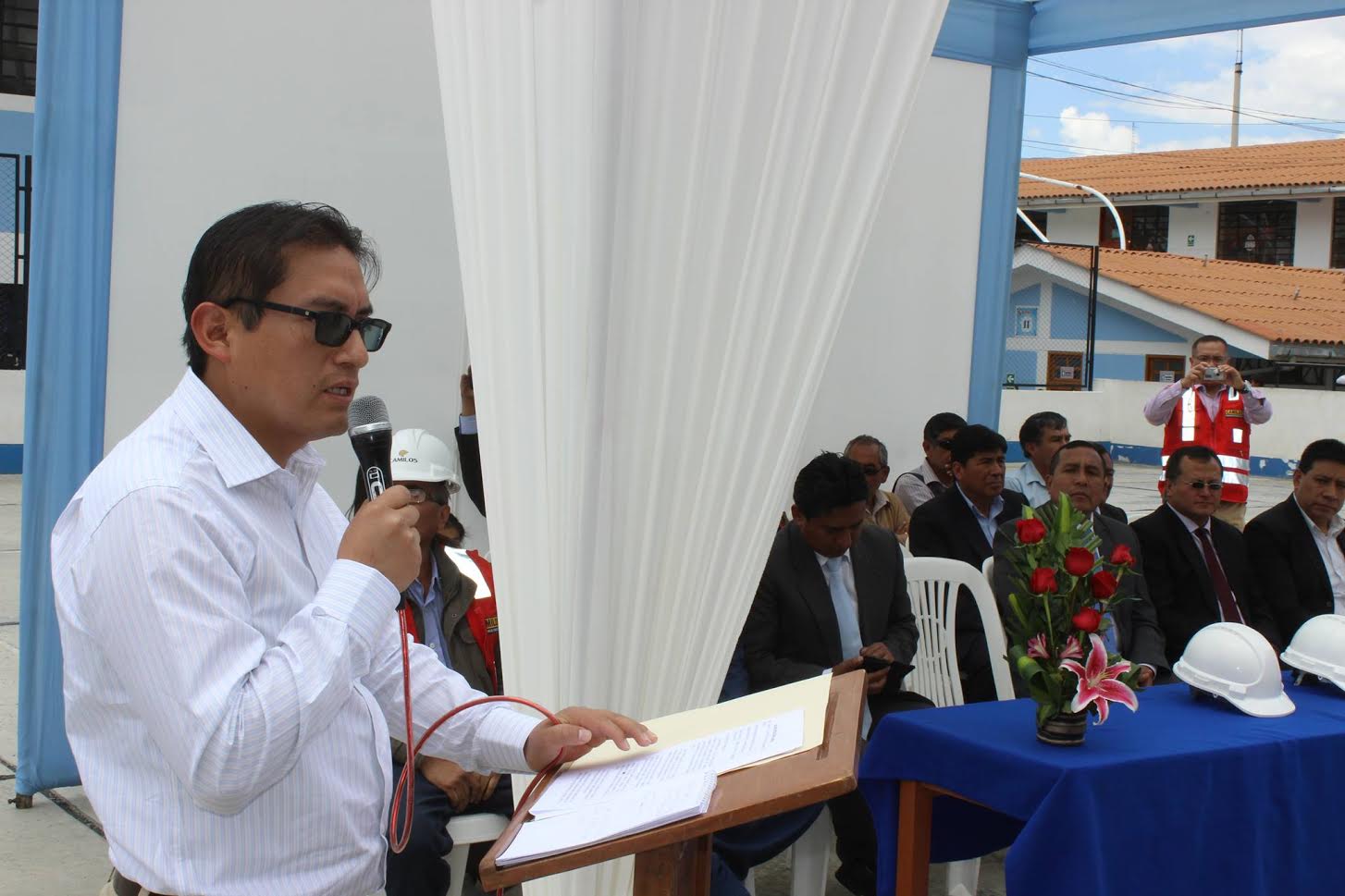 Gobernador regional querella a empresaria y le pide 1 millón de soles de reparación