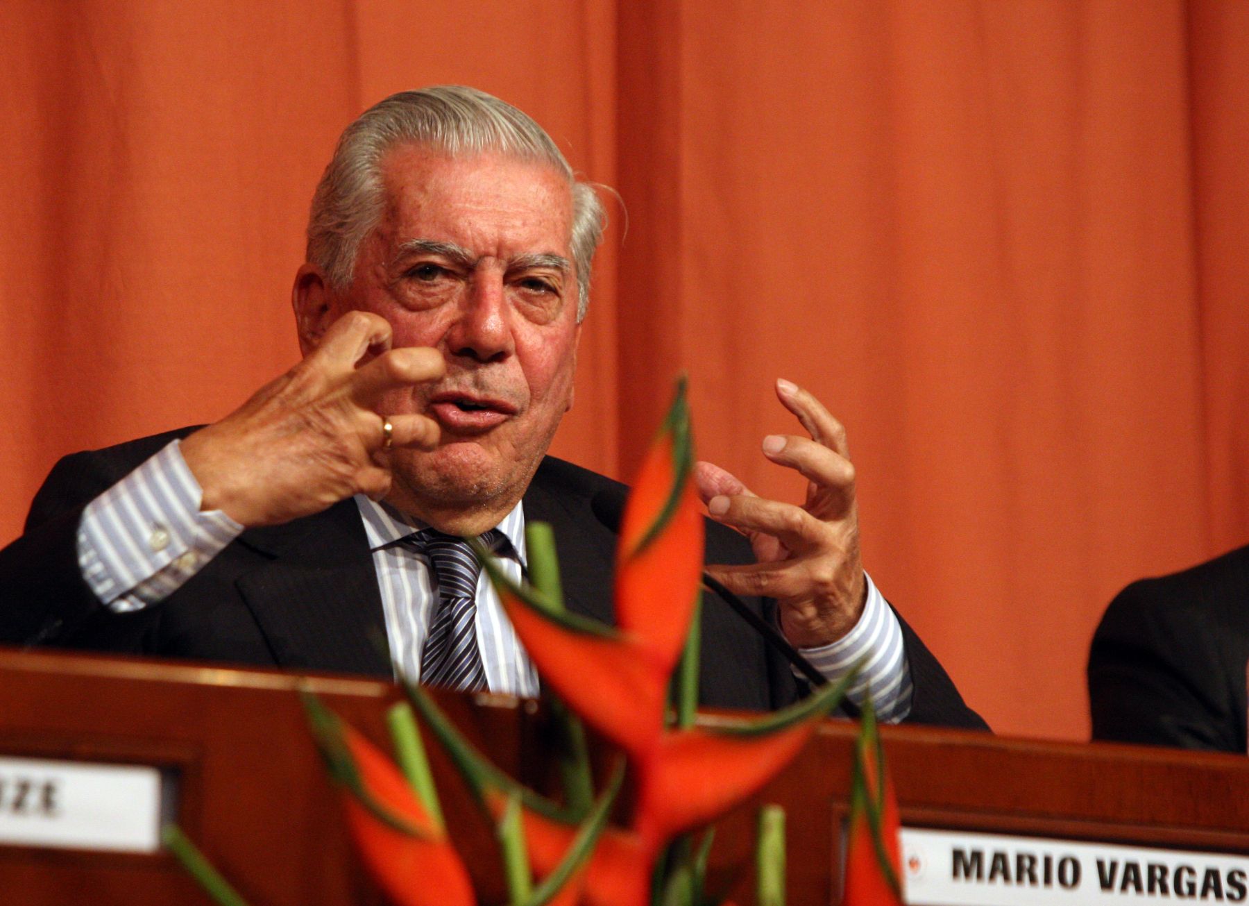 Triunfo de Keiko sería la reivindicación de la dictadura corrupta y sanguinaria, dice Vargas Llosa