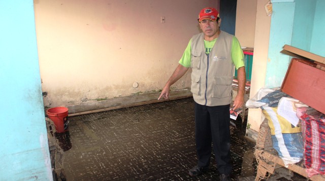 Chimbote: 12 viviendas afectadas por colapso del desagüe en “Miramar Bajo” debido al fuerte oleaje