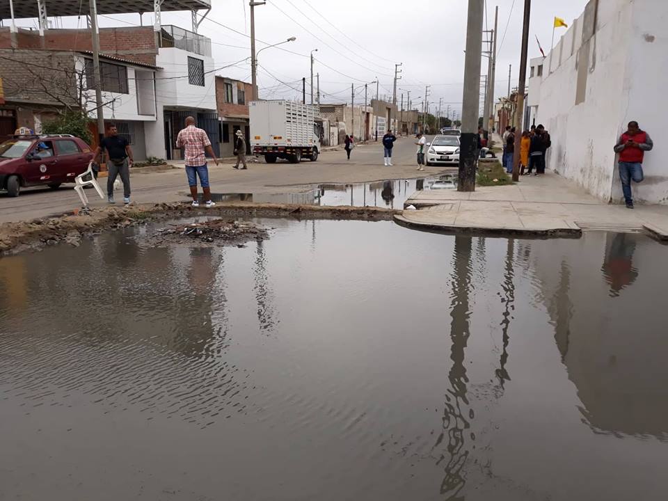 Chimbote: moradores de “La Florida Baja” fastidiados por constantes aniegos 
