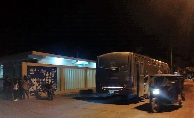 Vehículo del INPE que trasladaba presos de Lurigancho al penal de Chimbote volcó en la carretera