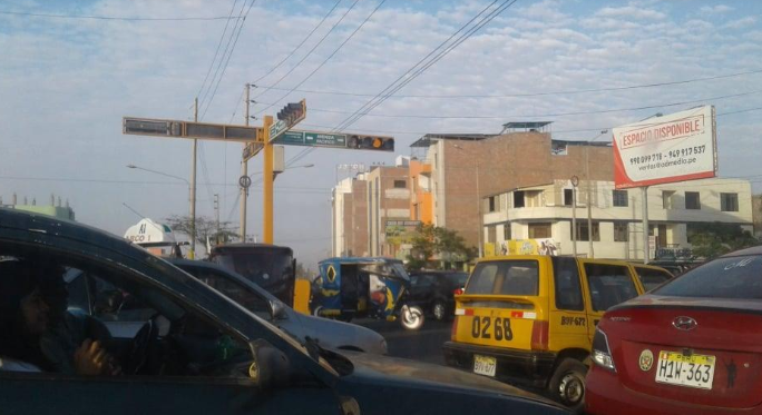 Caos vehicular en las avenidas Pacífico y Anchoveta