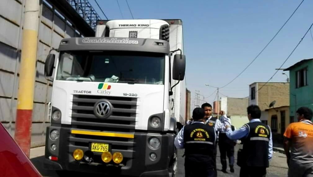 Multan a vehículos pesados que descargaban en almacenes de Plaza Vea Chimbote