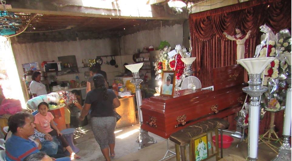 Familiares de sujeto asesinado en frontis de “La Sabrosura de Mechita” reclaman justicia en Chimbote