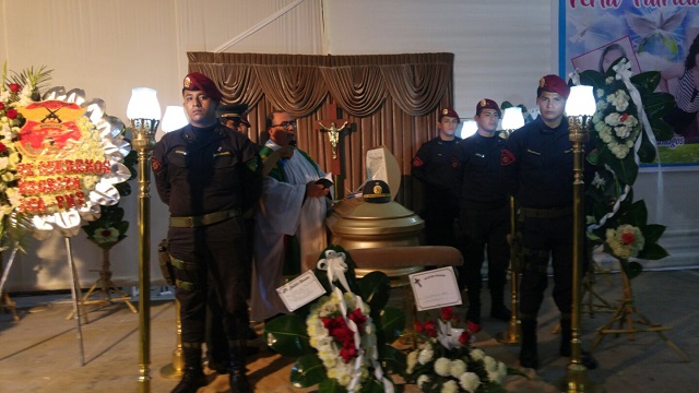Restos de joven policía son velados en su natal Chincha y suboficial herida fue evacuada a Lima