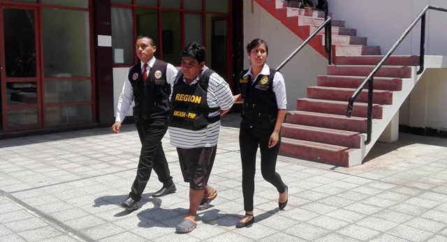 Policía interviene a 2 microcomercializadores de drogas en el distrito de Santa