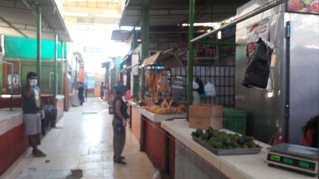 Puestos de venta de carne están vacíos en el mercado El Progreso de Chimbote por cierre del camal municipal