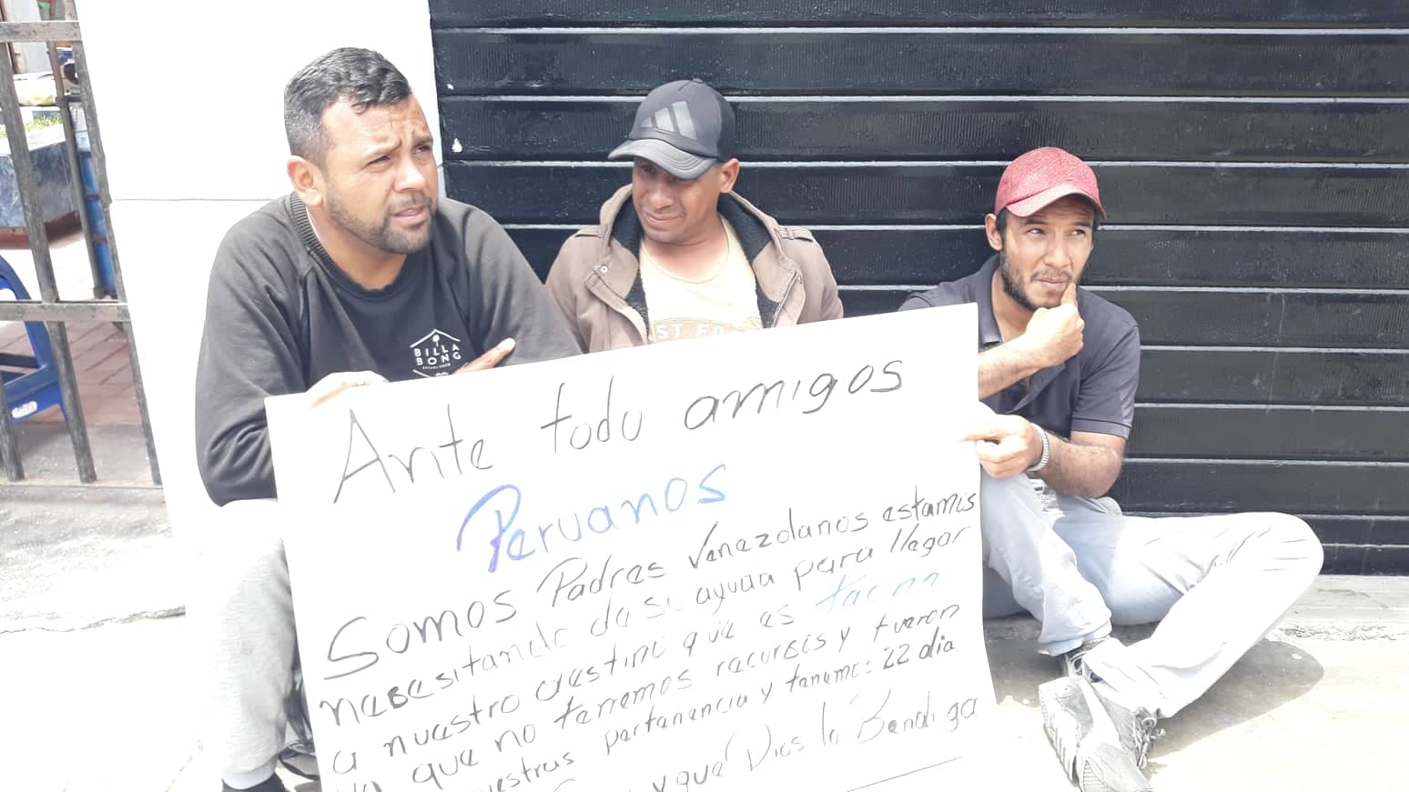 Chimbote: venezolanos piden caridad para viajar a la ciudad de Tacna 