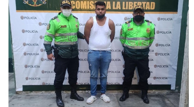 Policías detienen a venezolano por robo agravado en Chimbote
