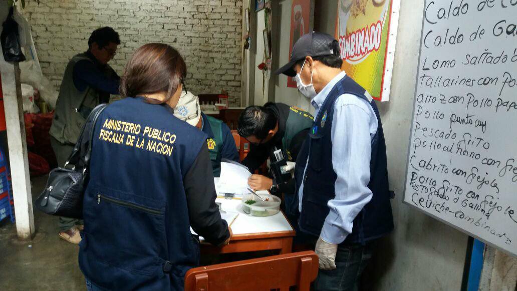 Chimbote: multan a puestos de mercado El Ferrocarril por vender  gaseosas y agua con fechas vencidas