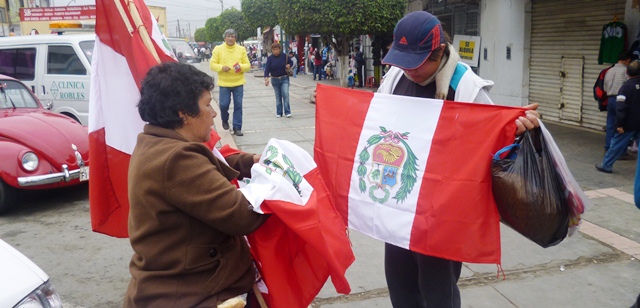 Ventas de banderas por Fiestas Patrias disminuyen progresivamente