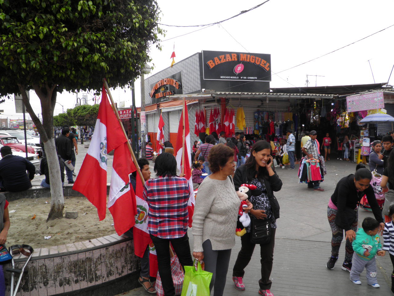 Chimbote: Inician venta de banderas por Fiestas Patrias 