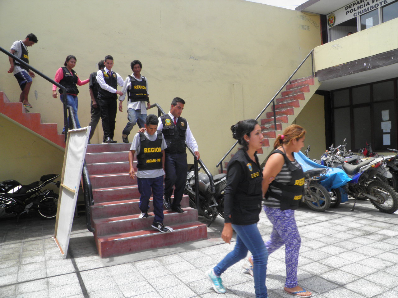 Chimbote: intervienen un grupo de personas dedicadas a la microcomercialización de drogas