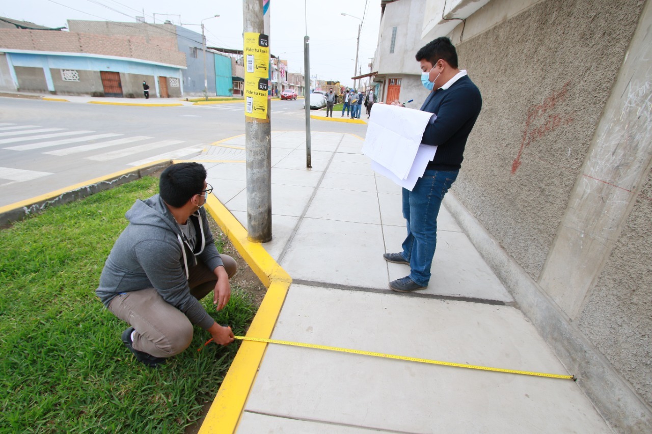 Inspeccionan conclusión de obra de pistas, veredas y áreas verdes en Miraflores Alto