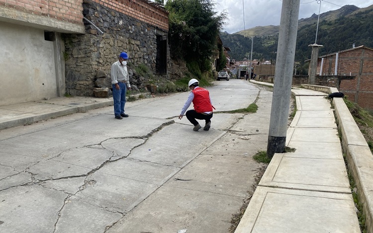 Obra de pistas y veredas a cargo del gobierno regional de Áncash presenta fisuras y está paralizada