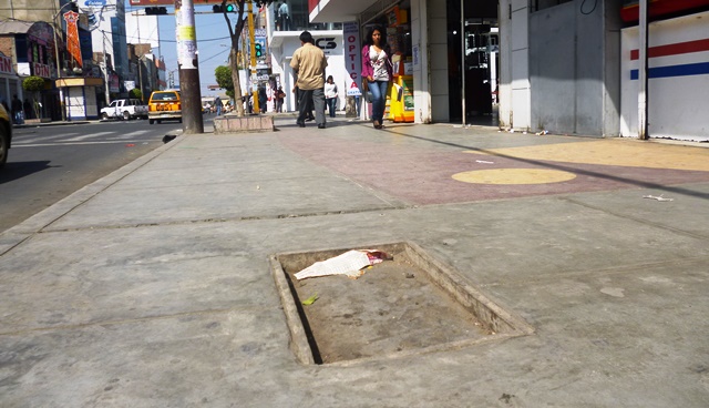  Con veredas deficientes entregarán cuestionada obra del casco urbano