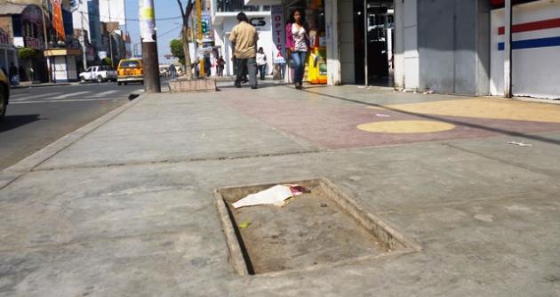 Critican la extensión del plazo para resanar veredas mal hechas en centro de la ciudad (video)