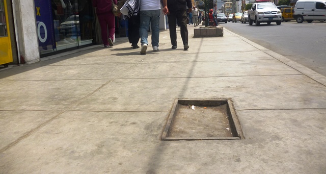  Consorcio Casco Urbano dejó veredas rajadas y con pésimo acabado