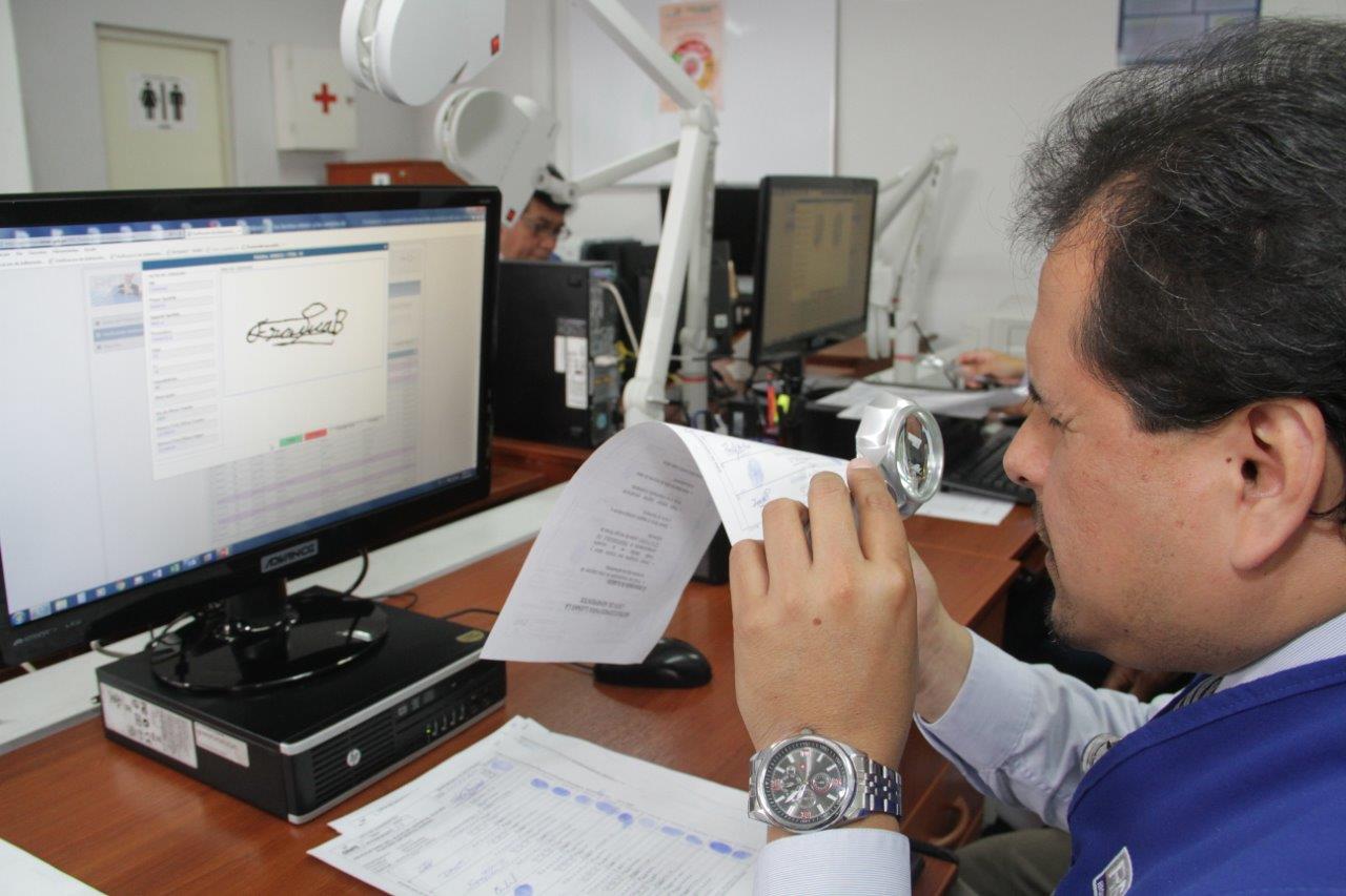 Reniec verificó firmas de 92 organizaciones locales y 79 movimientos regionales