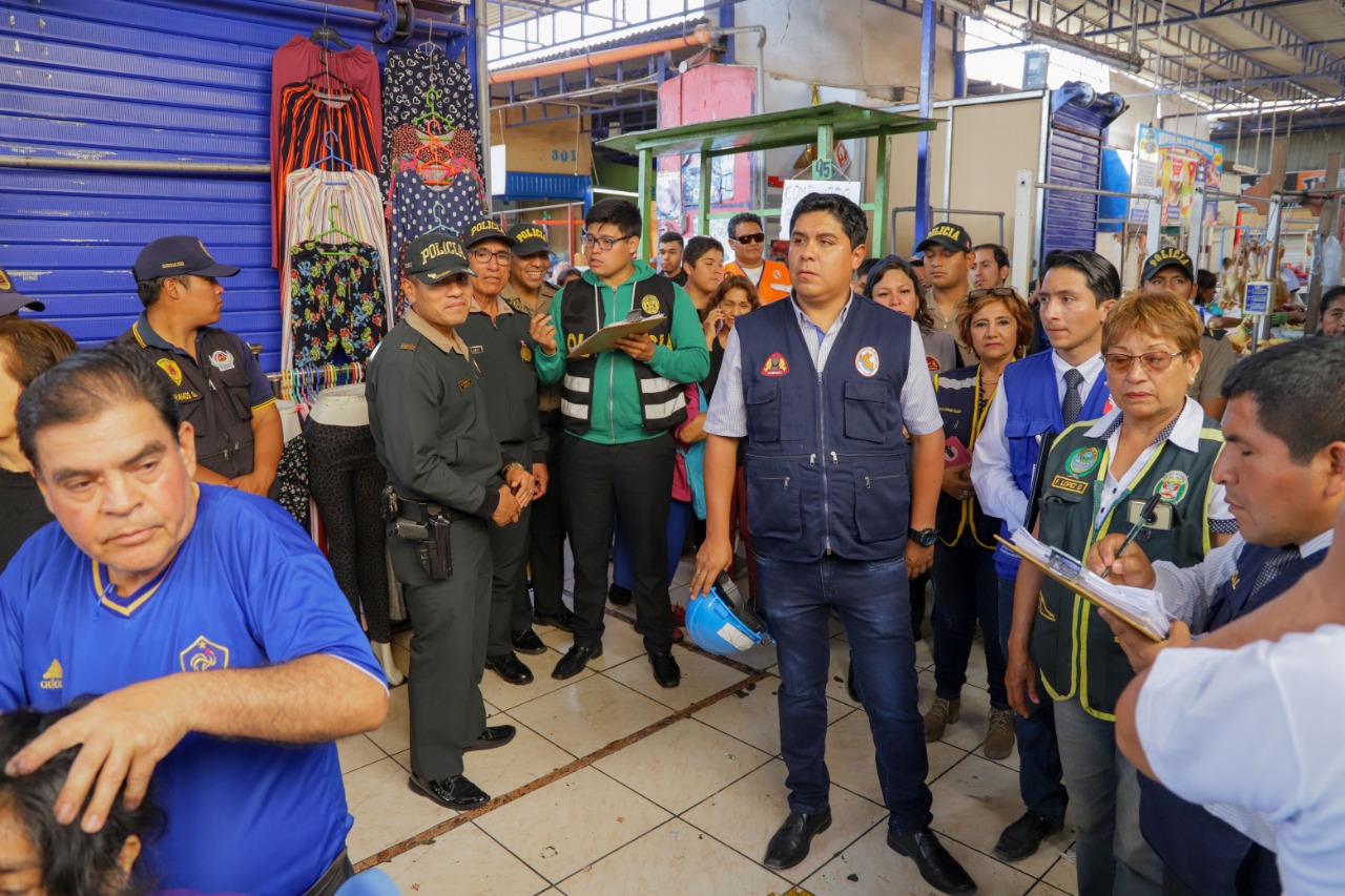 Coprosec inspecciona condiciones de seguridad dentro y fuera del mercado Modelo