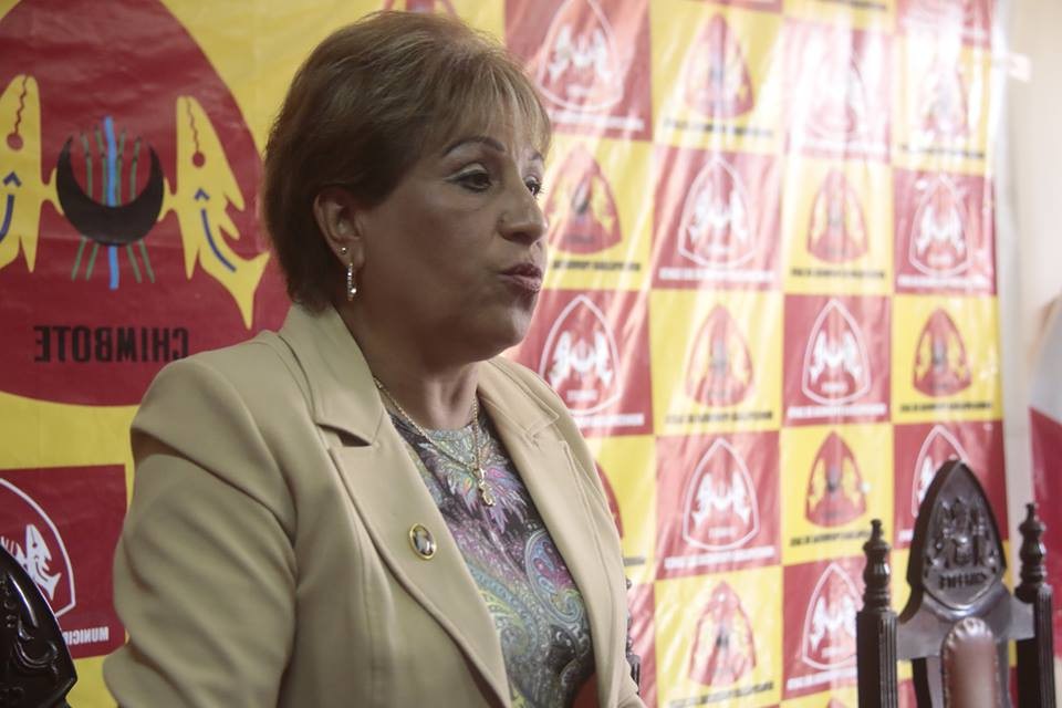 Alcaldesa del Santa a Pablo de la Flor: “Así como hubo ladrones, también hay gente proba en Áncash”