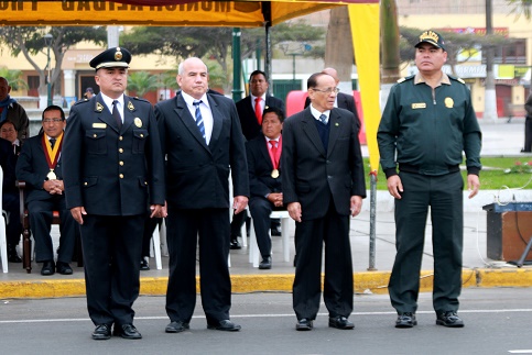 Alcalde respalda reconocimiento a escritor chimbotano Víctor Unyén
