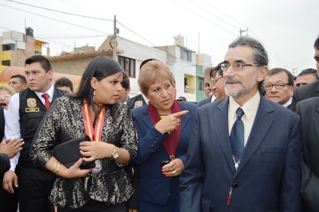 Victoria Espinoza pidió a Waldo Ríos atender 4 obras principales para Chimbote