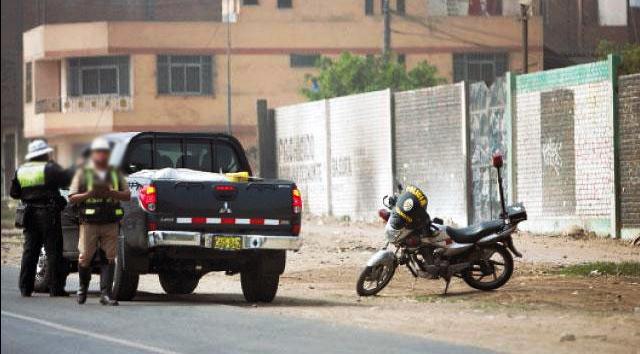  Detienen en Trujillo a dos policías acusados de vender droga