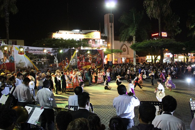La fiesta de la cultura se trasladó a la plaza de armas de Chimbote 