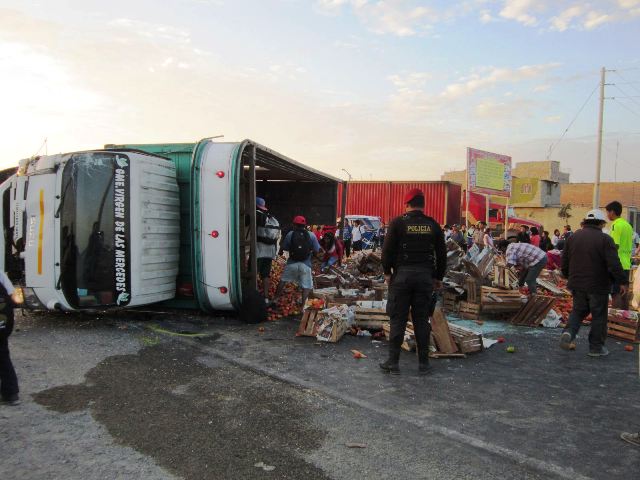 1 muerto y 3 heridos en violento accidente en la Panamericana Norte en Nuevo Chimbote